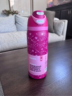 NWT Owala Pink Floral Insulated Water Bottle with Straw - Valentines Day